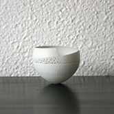 white porcelain cup / 磁器のカップ